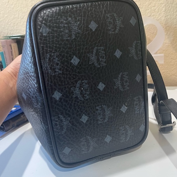 MCM BLACK VISETOS DRAWSTRING BUCKET BAG - Picture 4 of 13